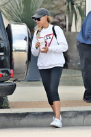 naya-rivera-out-shopping-for-furniture-in-west-hollywood-01-29-2019-2